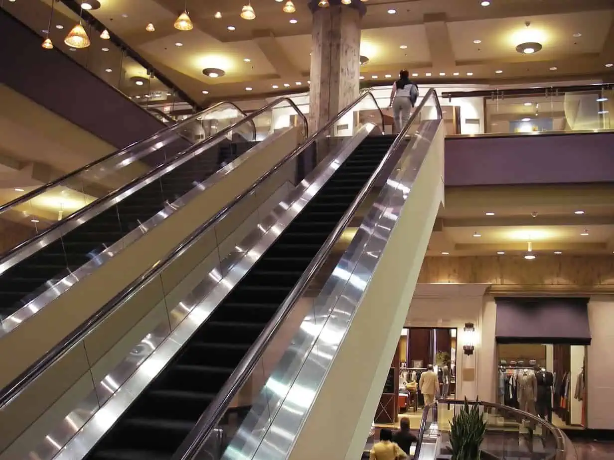 modern-shopping-mall-126183
