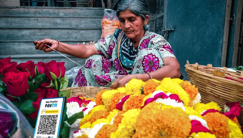 poor flower seller in India using UPI for payment